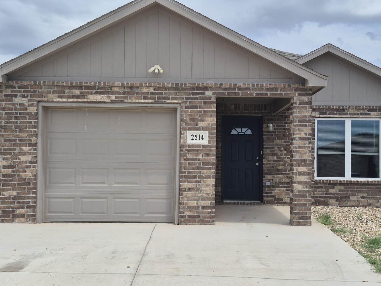 2514 Ave O - Photo 1