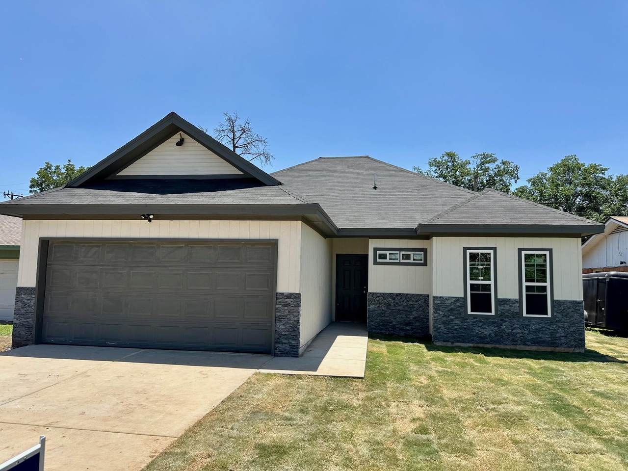 4709 47th Street - Photo 1