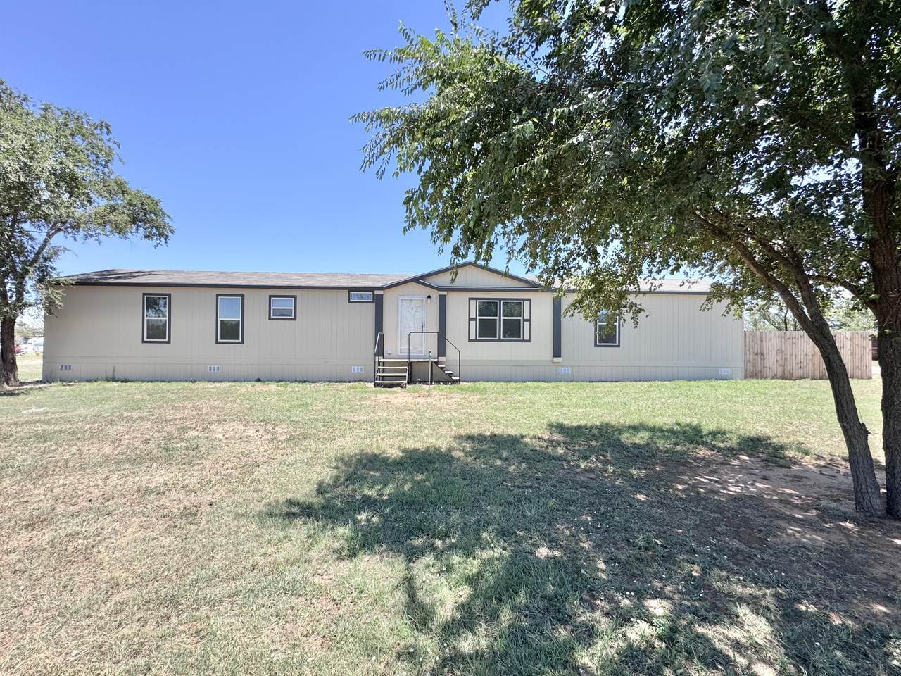 702 County Rd 1460 - Photo 1
