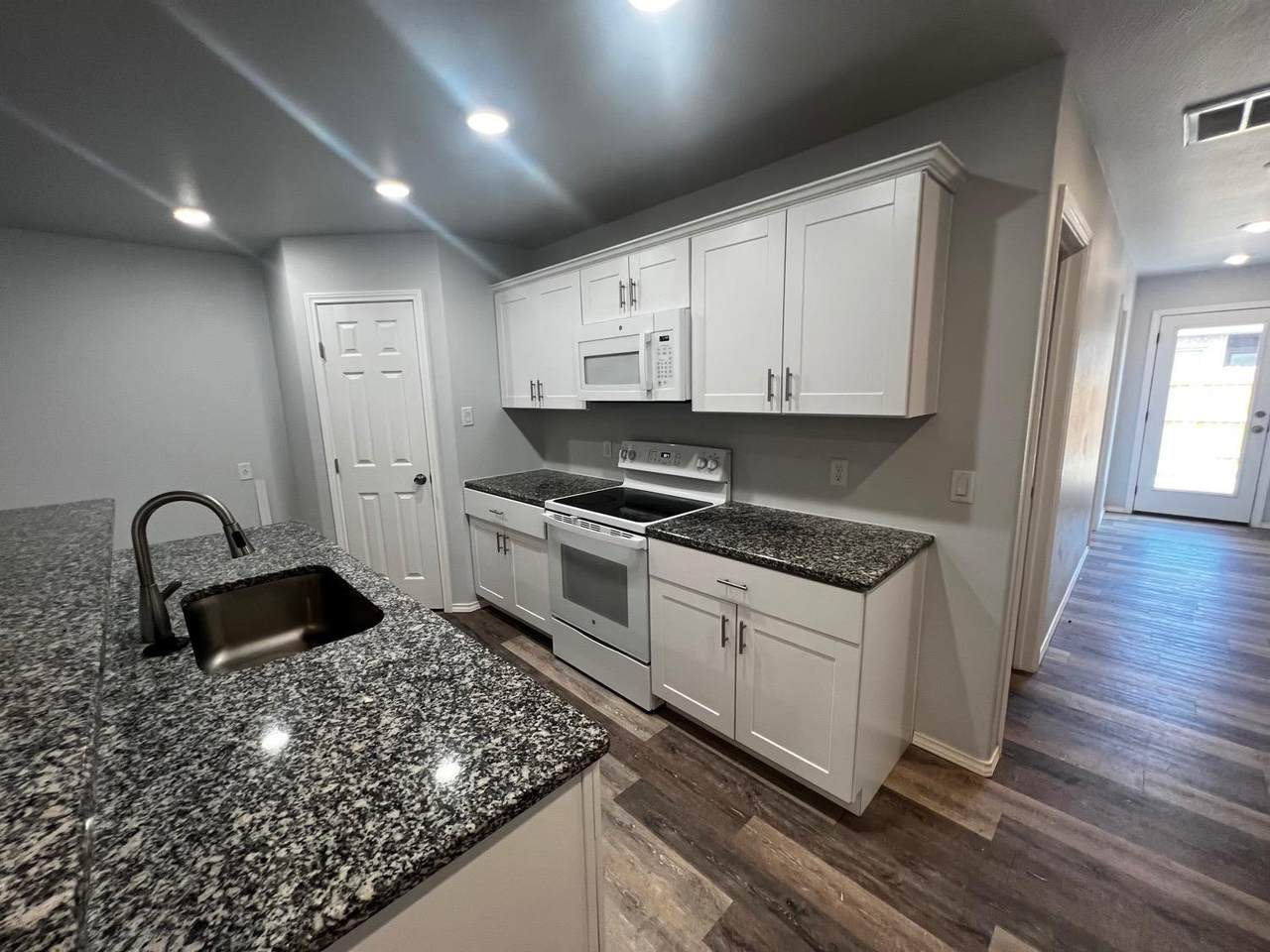 5504 Jarvis Street - Photo 1