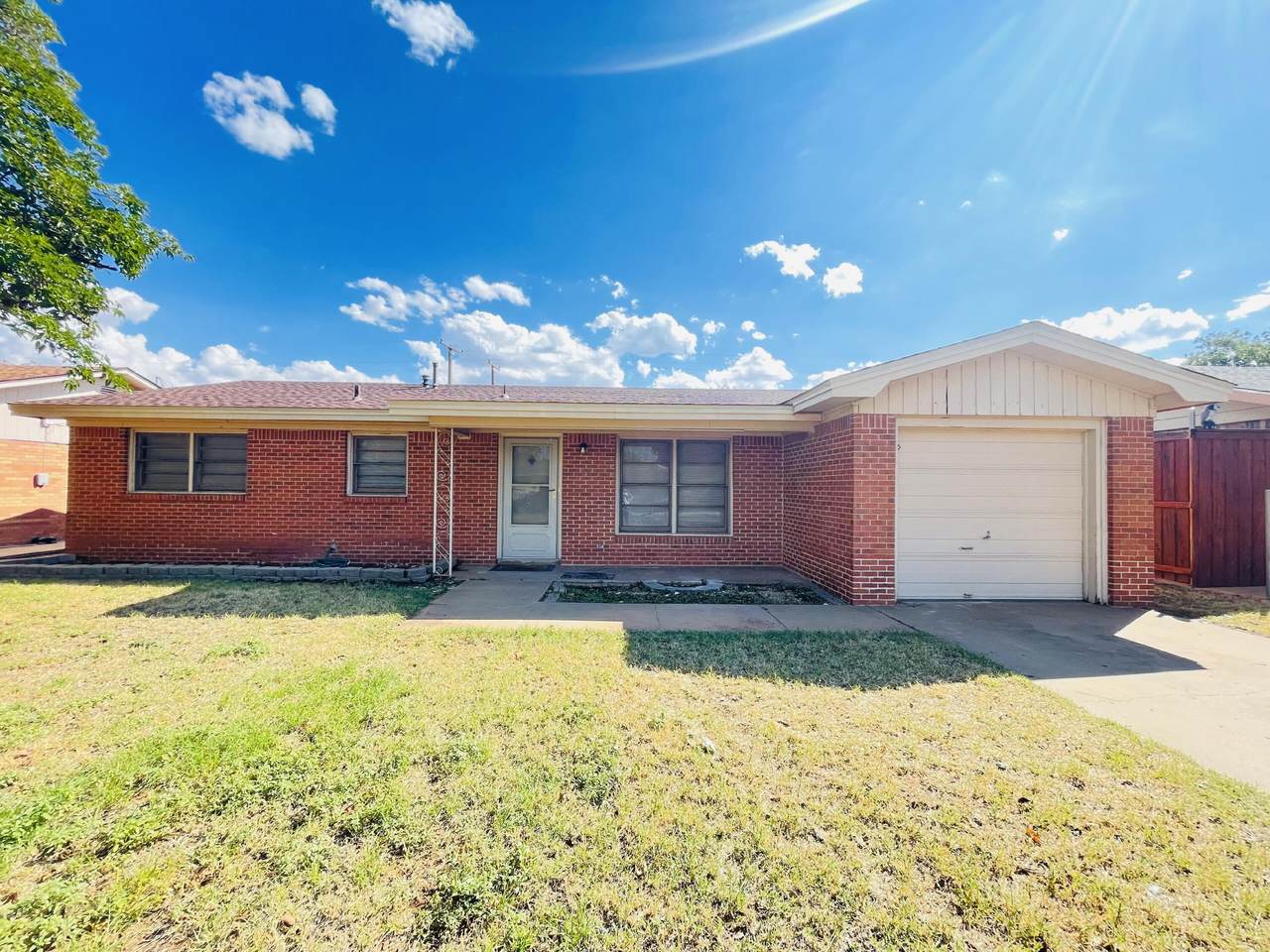 1503 46th Place - Photo 1