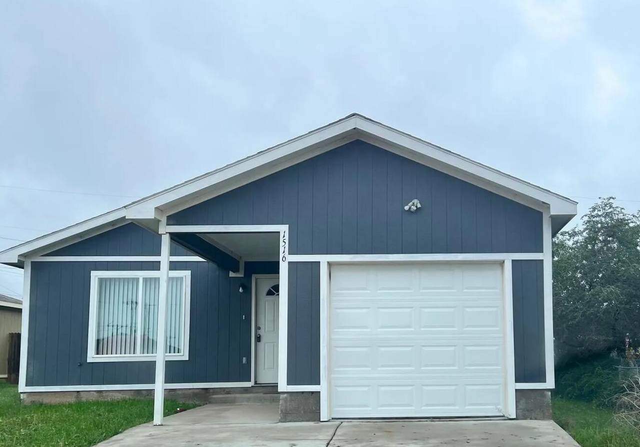 1516 8th Street - Photo 1