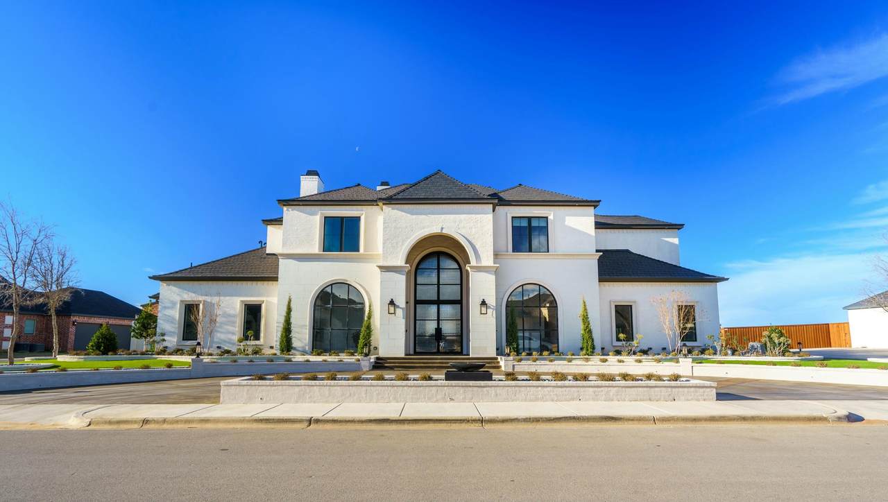 4011 140th Street - Photo 1