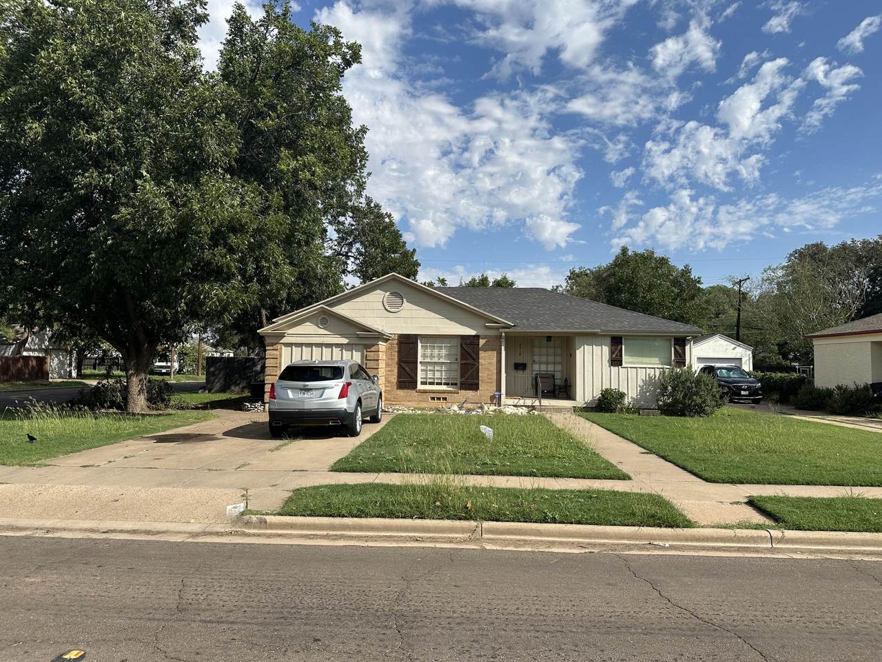 2518 32nd Street - Photo 1