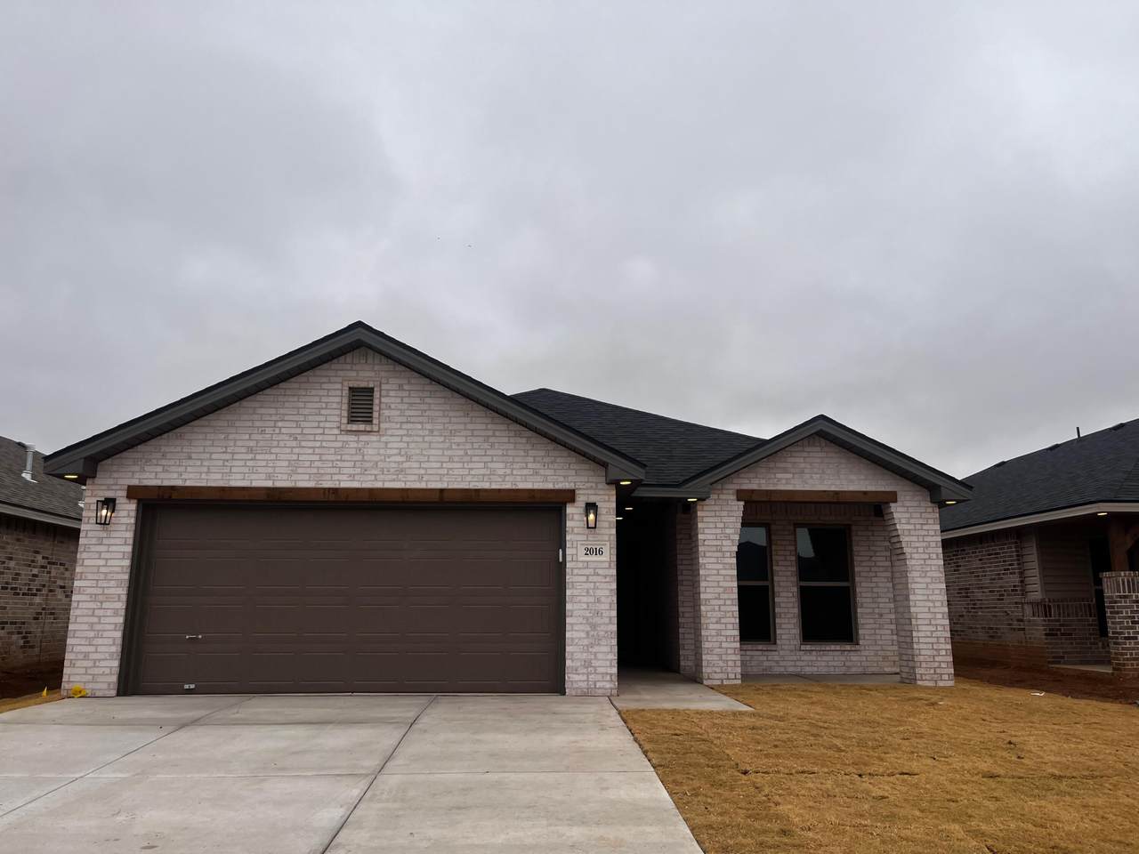 2016 Cottonwood Avenue - Photo 1