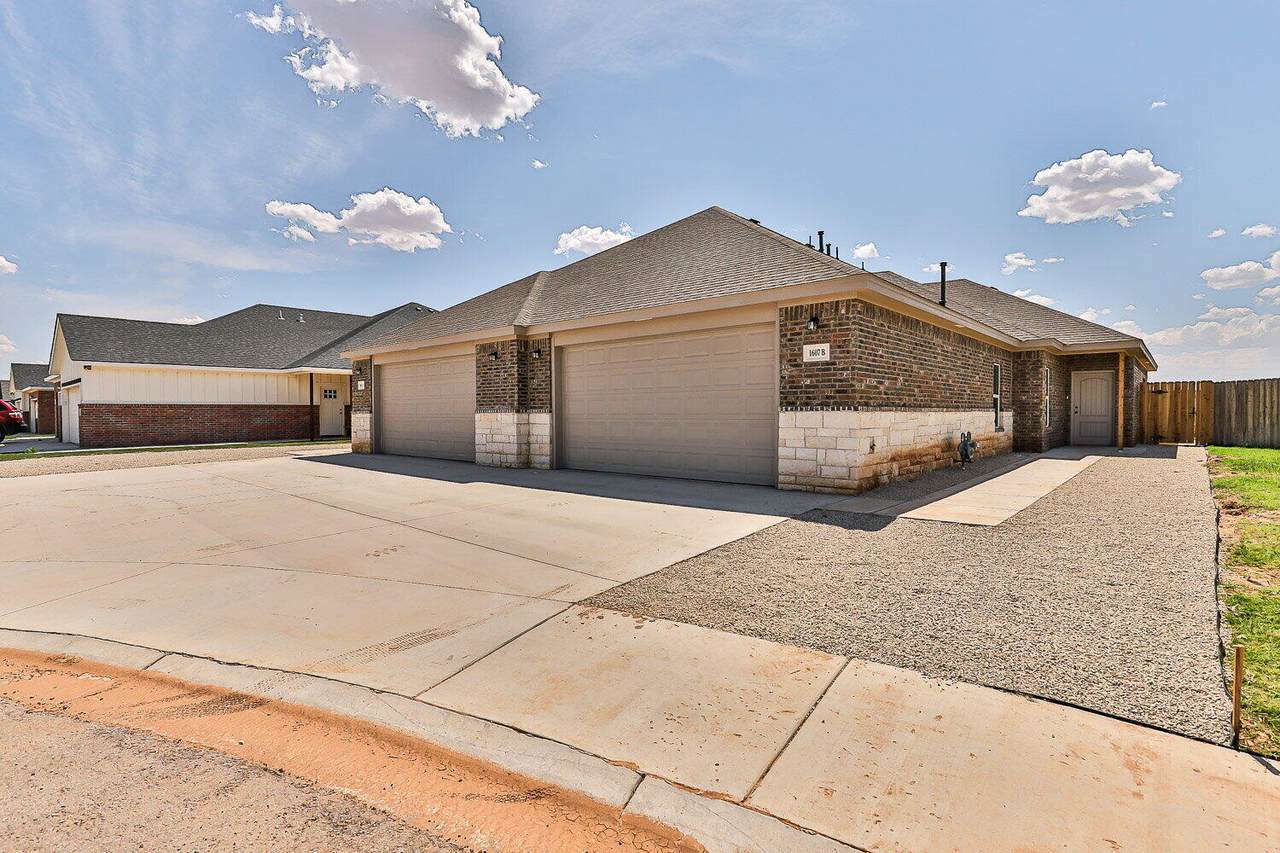 1607 Avenue O - Photo 1