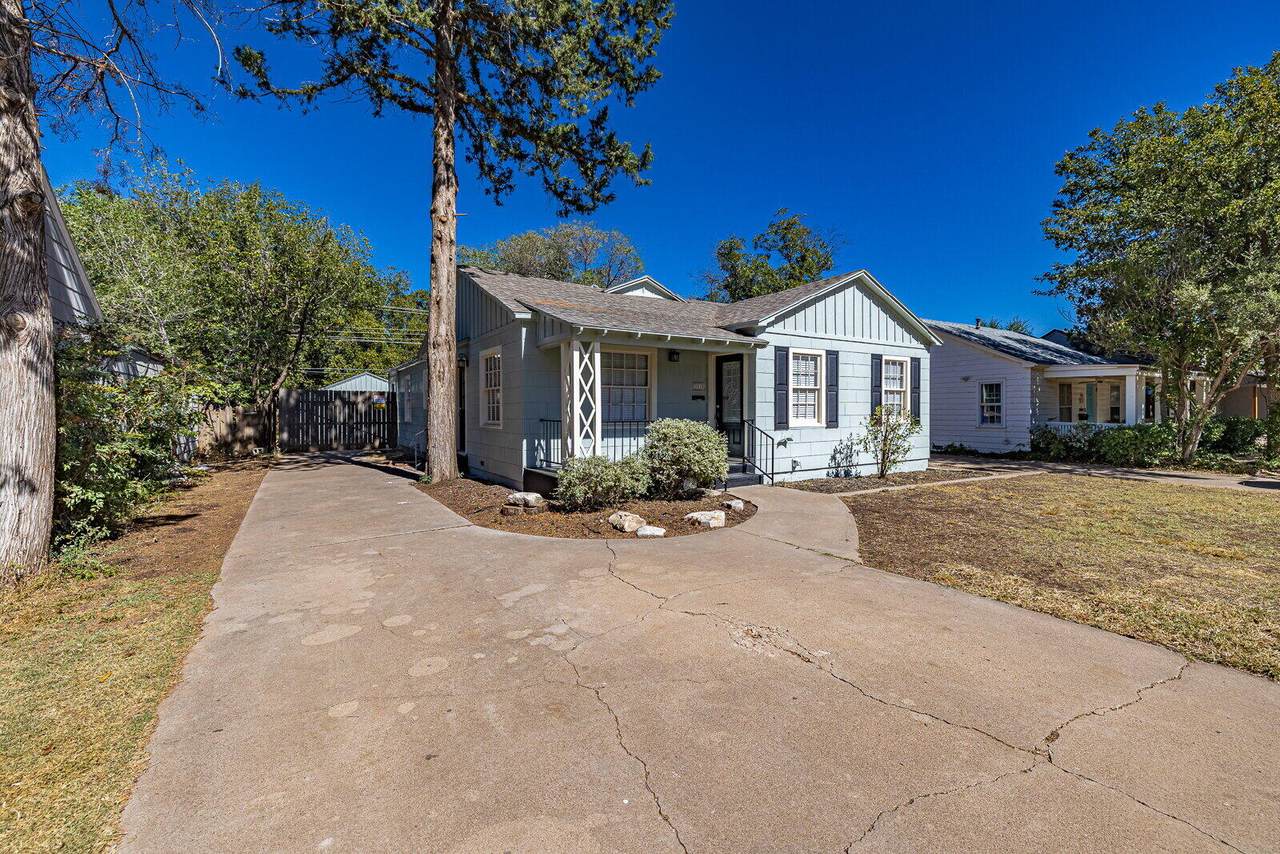 2810 24th Street - Photo 1