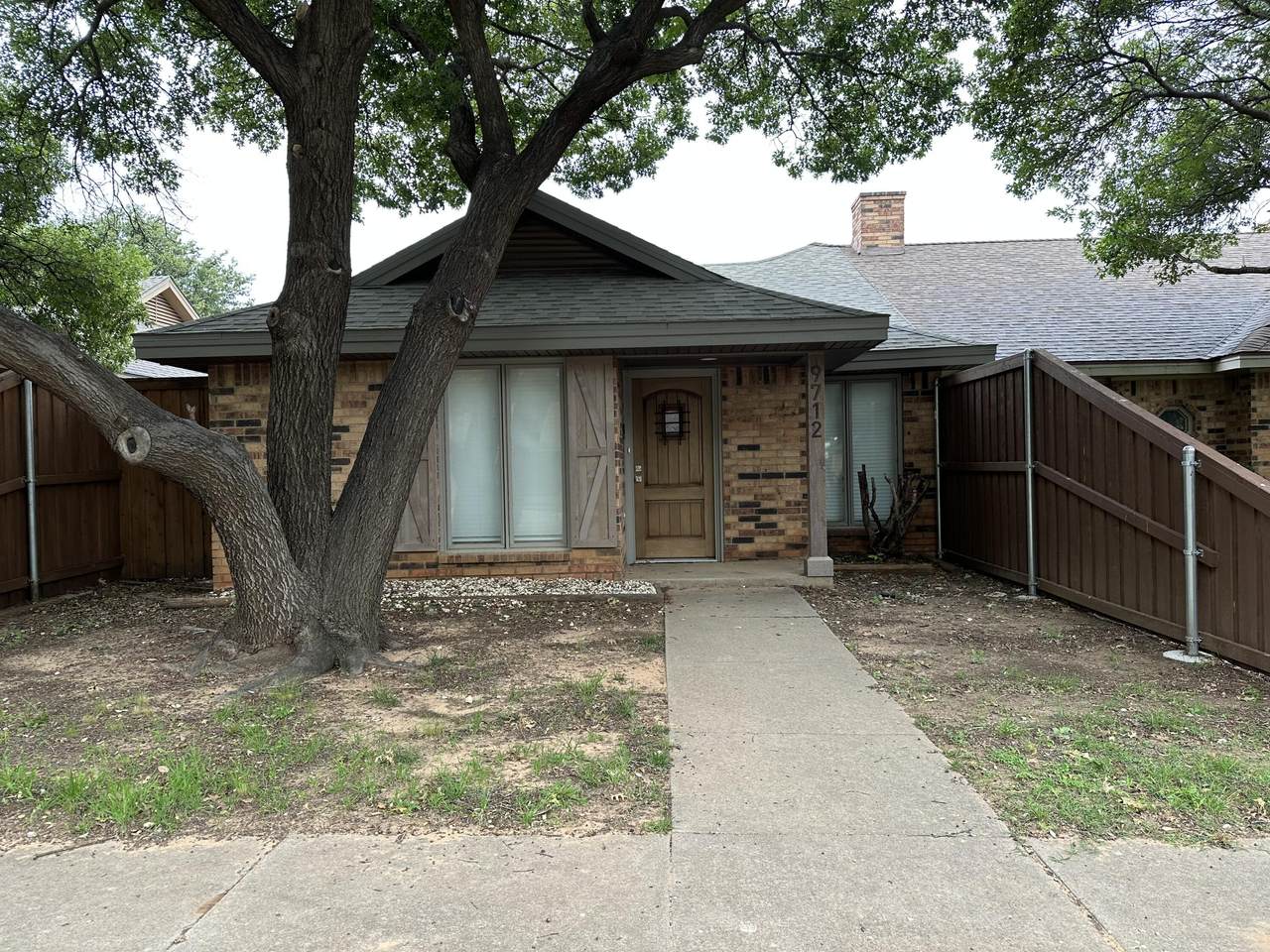 9712 Memphis Avenue - Photo 1