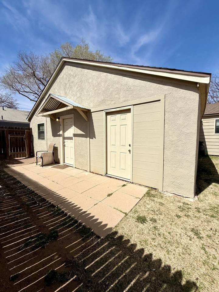 1912 25th Street - Photo 1