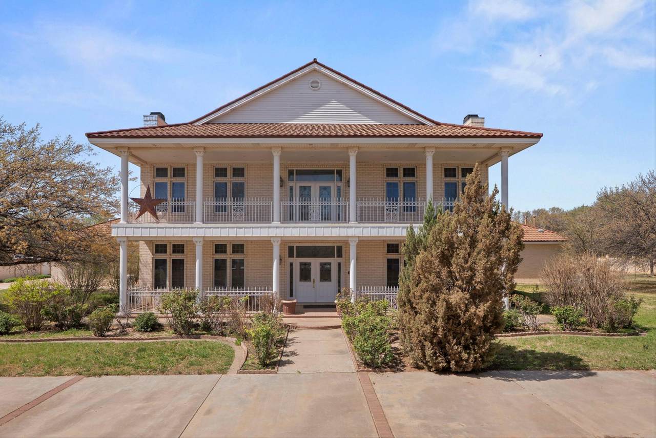 2404 York Avenue - Photo 1