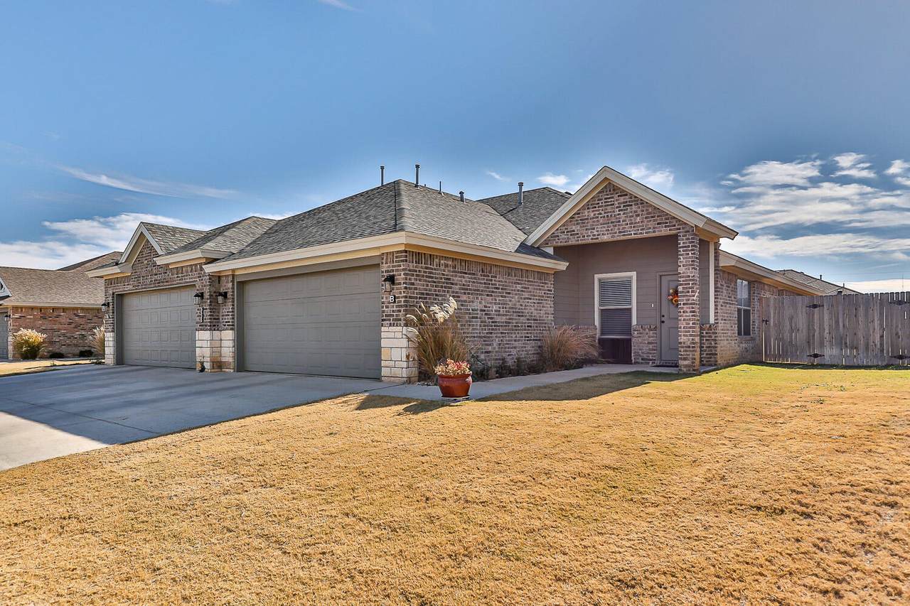 5527 121st Street - Photo 1