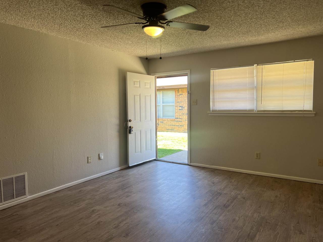 https://bt-photos.global.ssl.fastly.net/lubbock/1280_boomver_1_20260407212543214076000000-2.jpg