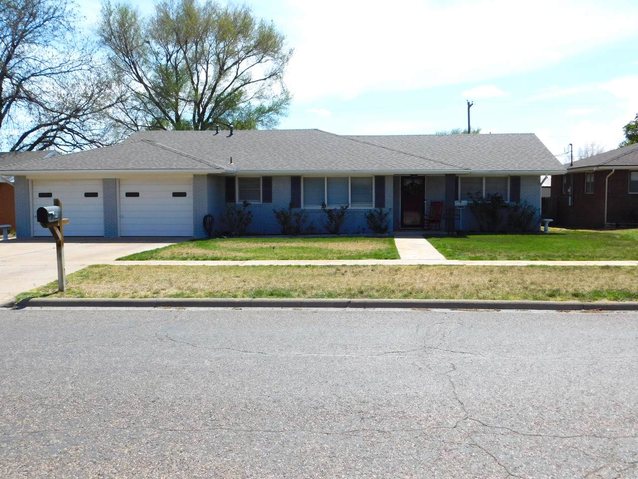 327 Avenue J - Photo 1