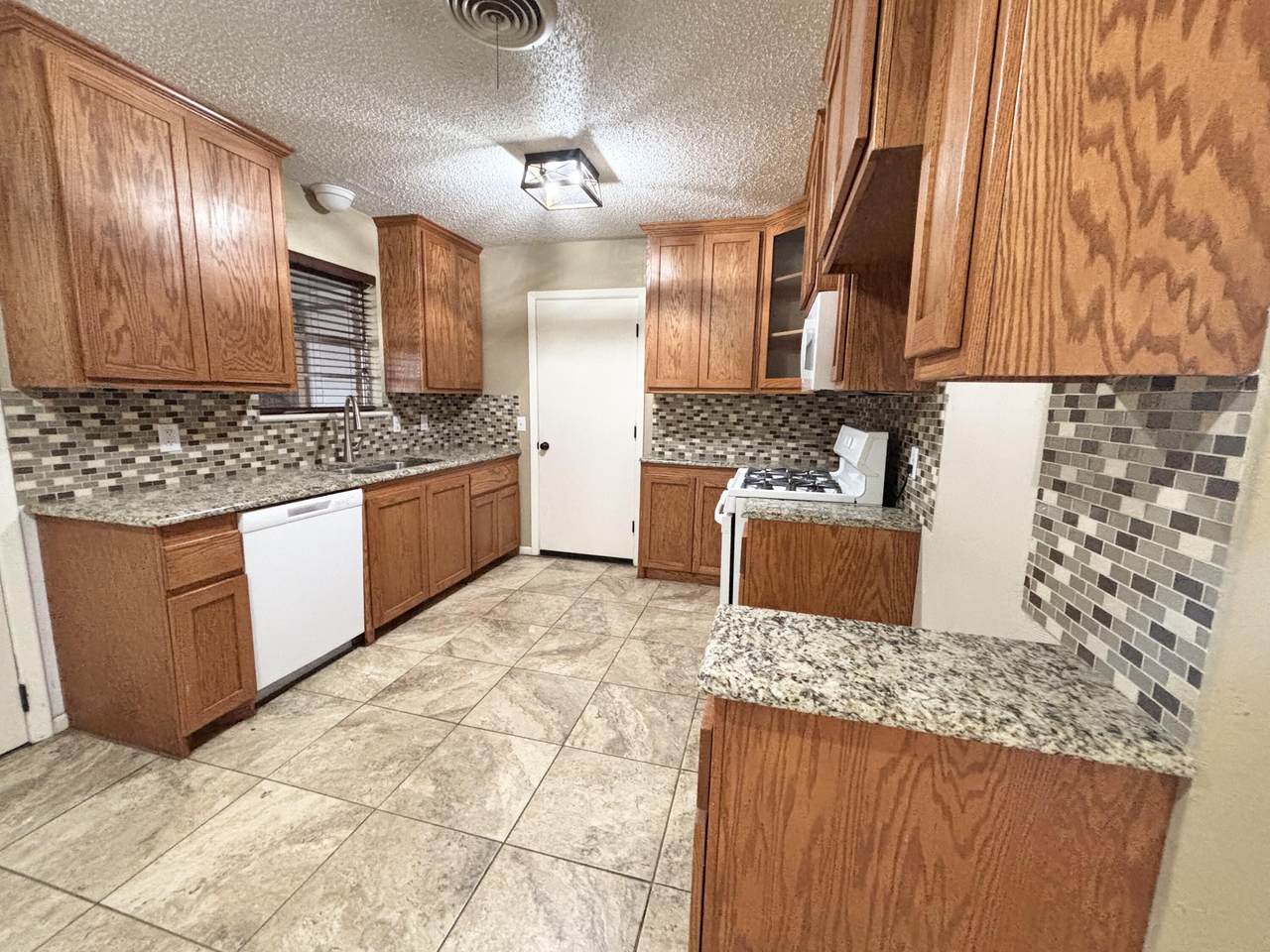 https://bt-photos.global.ssl.fastly.net/lubbock/1280_boomver_1_20260413150156315622000000-2.jpg