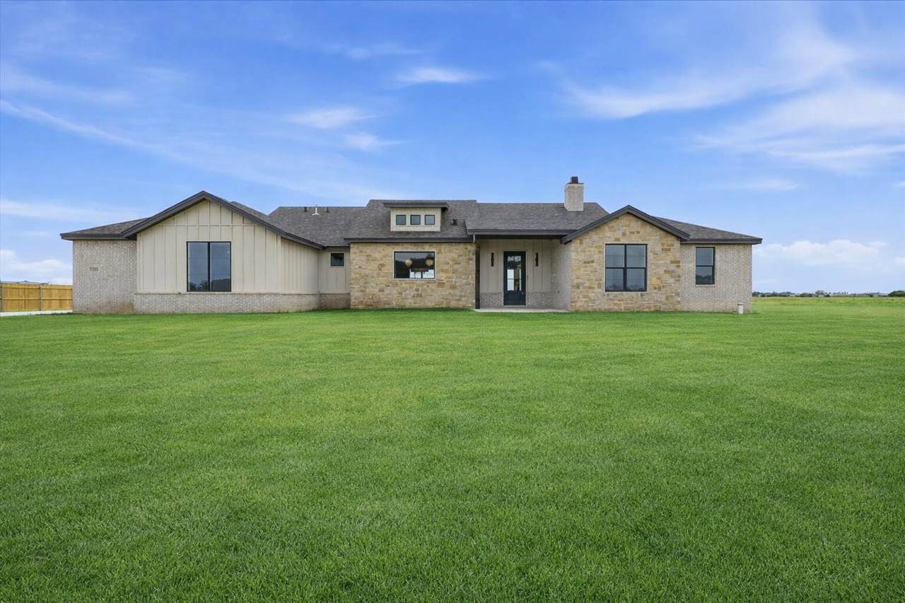 1203 County Road 7715 - Photo 1