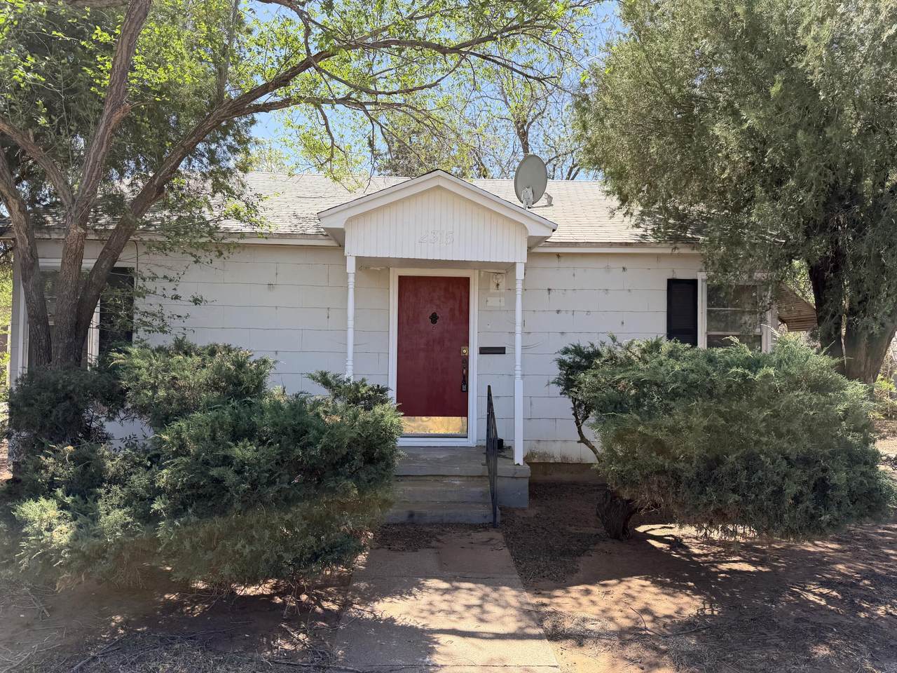 2315 32nd Street - Photo 1
