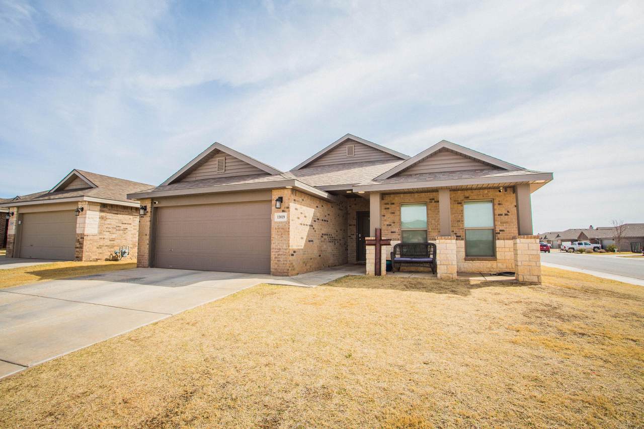 13819 Avenue S - Photo 1