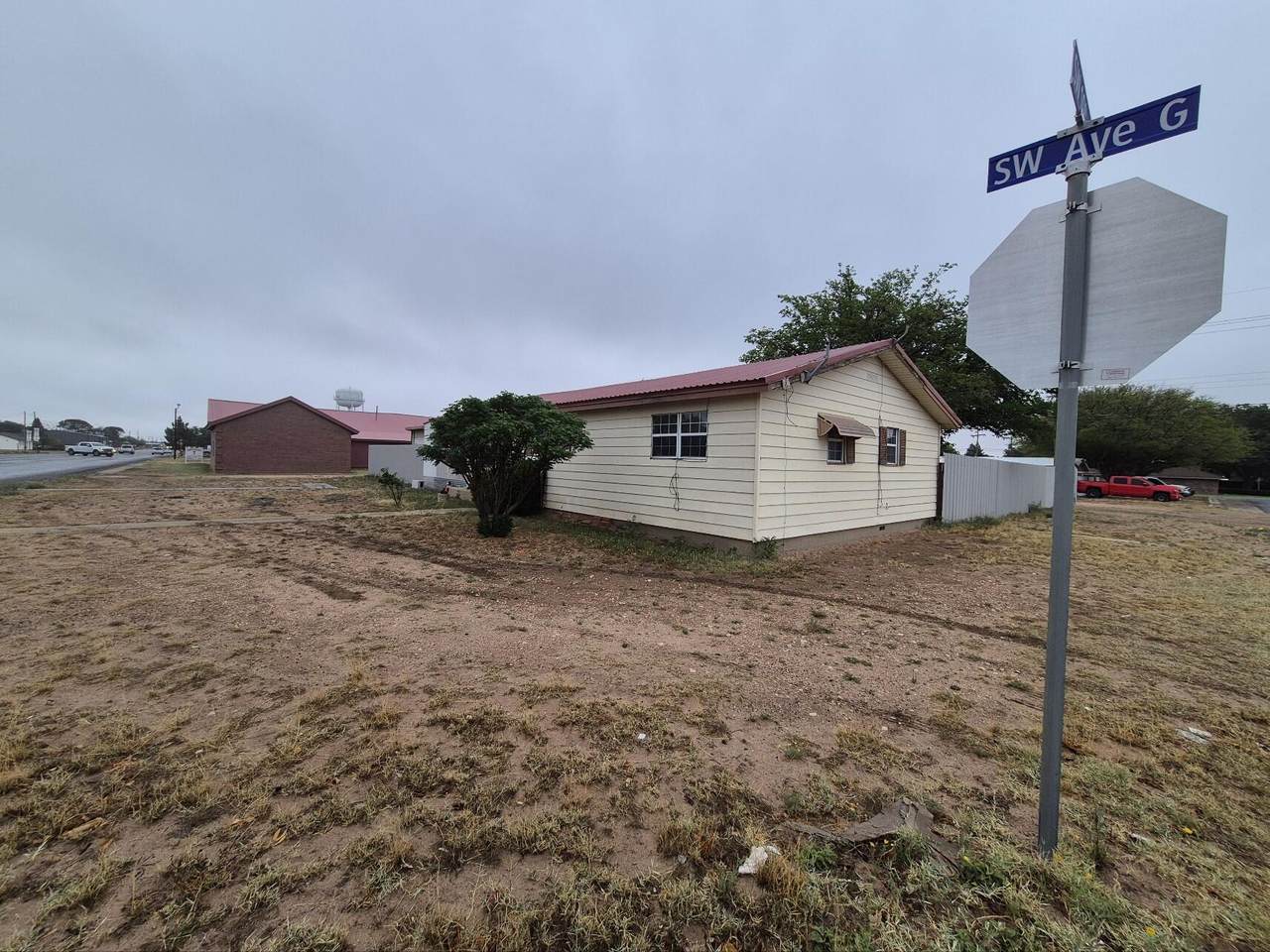 909 Avenue G - Photo 1