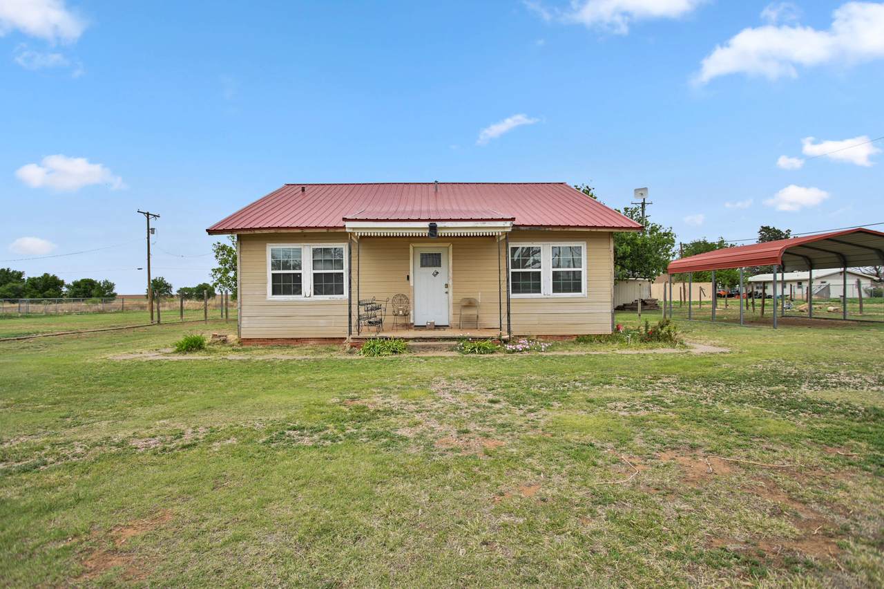 618 1st Street - Photo 1