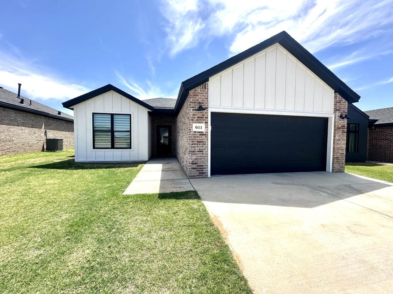 611 14th Street - Photo 1
