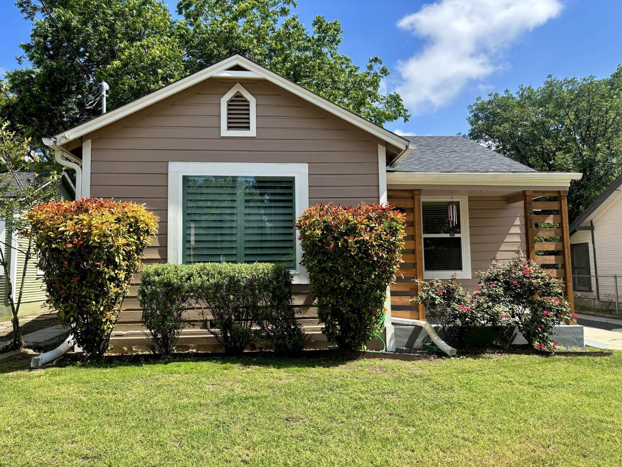 221 French Place - Photo 1