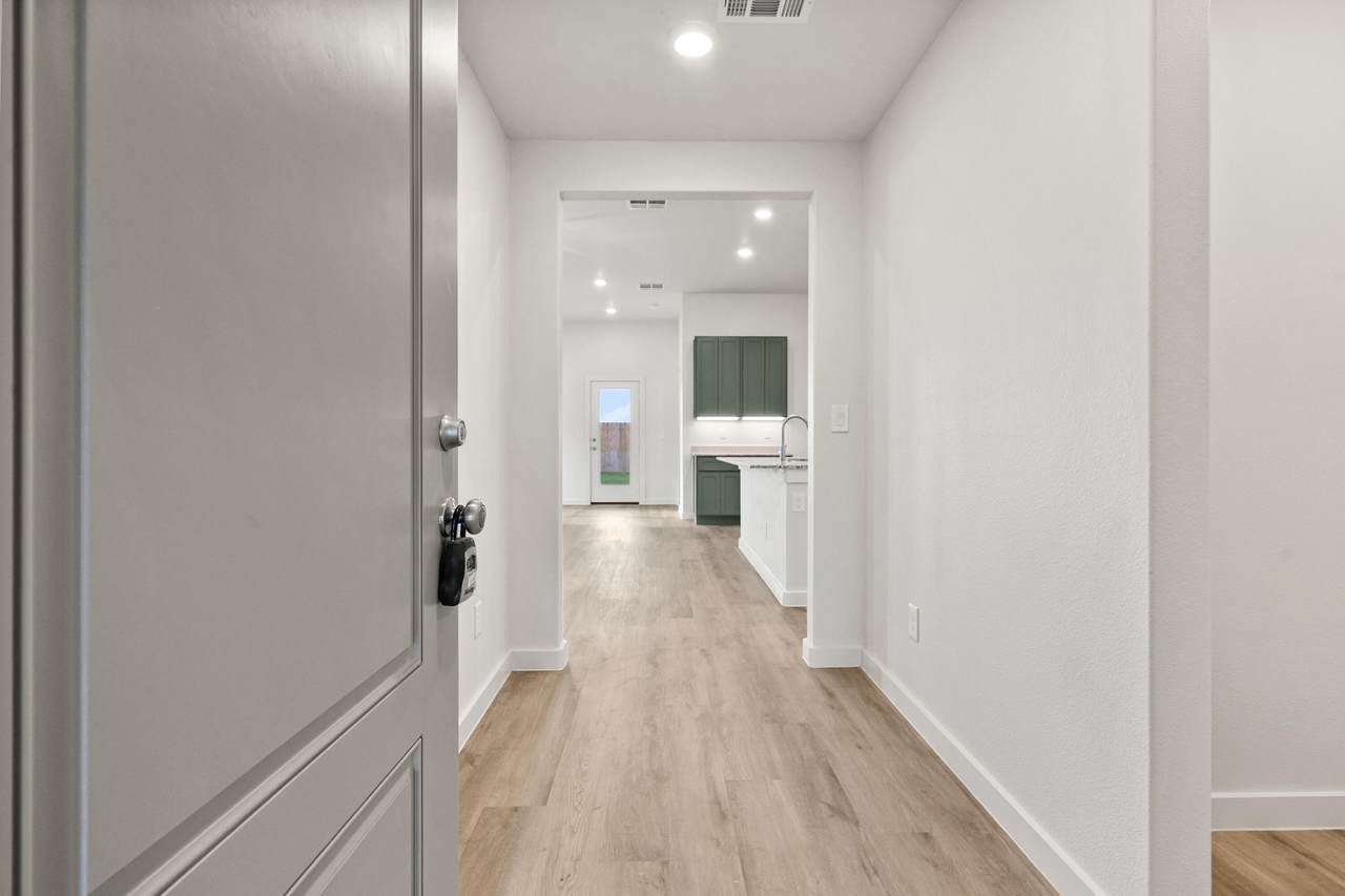 https://bt-photos.global.ssl.fastly.net/lubbock/1280_boomver_1_20260512015638647849000000-2.jpg