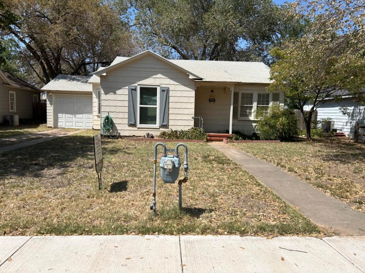 2818 27th Street - Photo 1