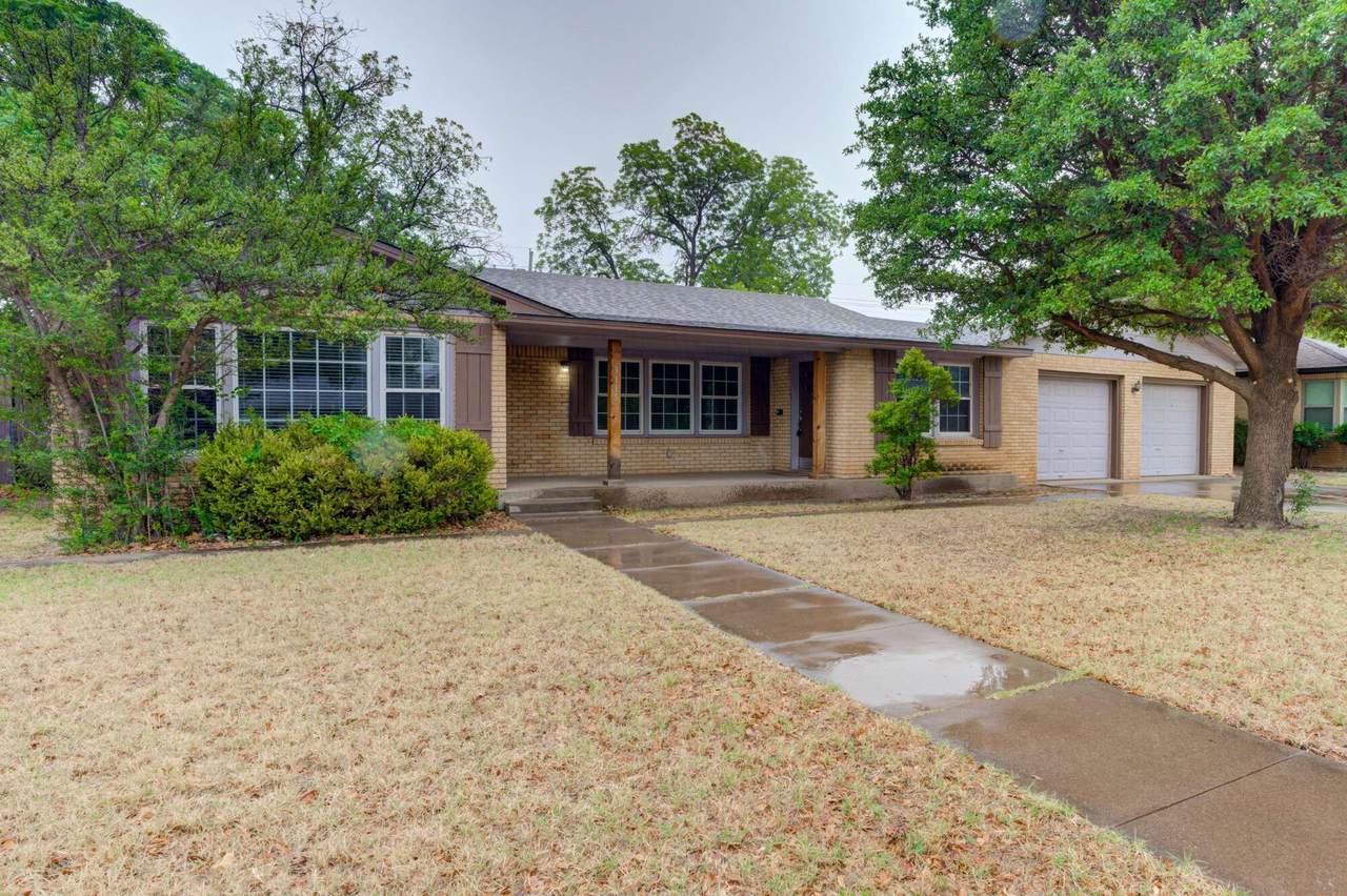 3115 32nd Street - Photo 1
