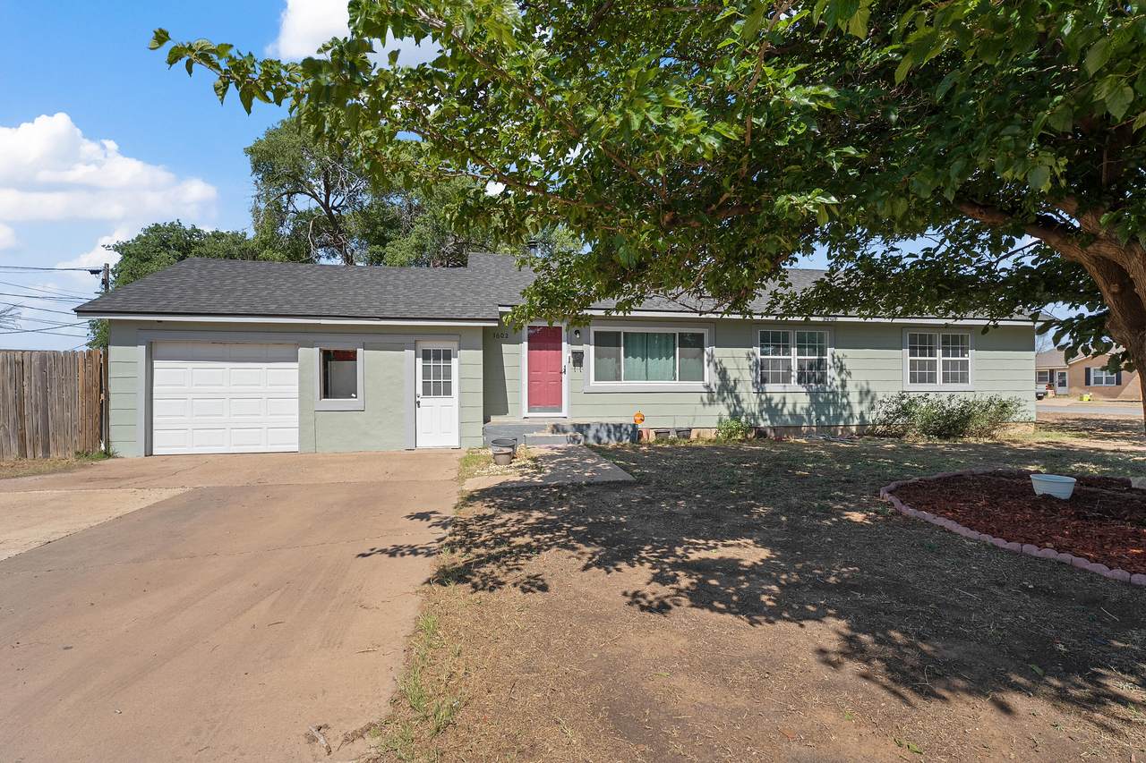 1602 Avenue B - Photo 1