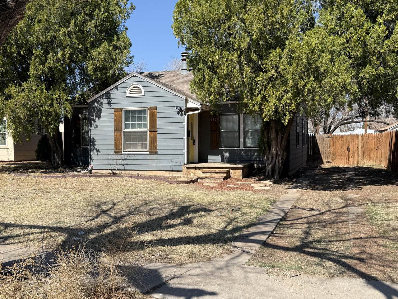 1906 25th Street - Photo 1