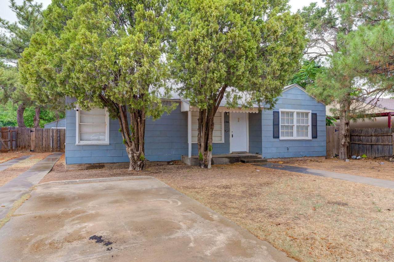 2206 32nd Street - Photo 1