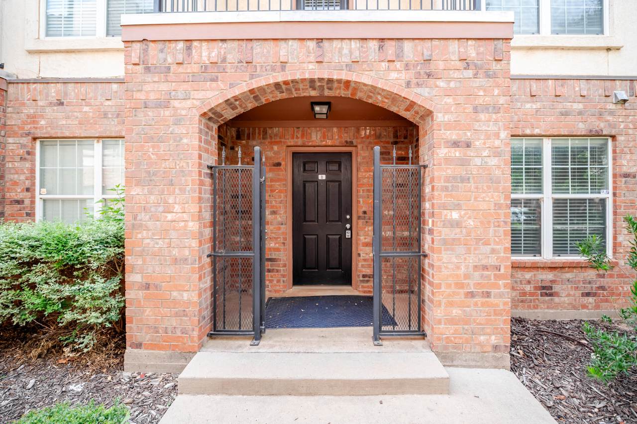2111 Main Street - Photo 1