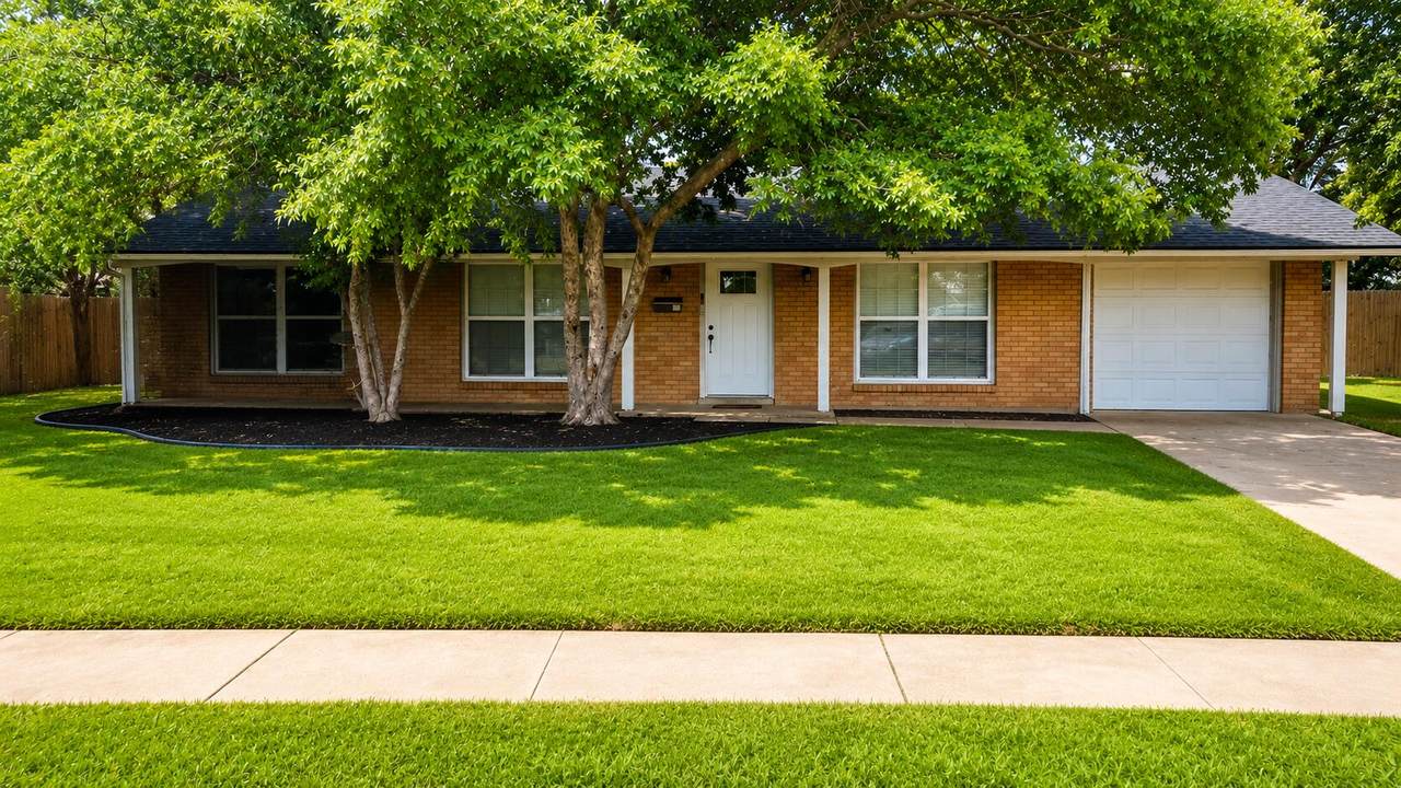 5007 49th Street - Photo 1