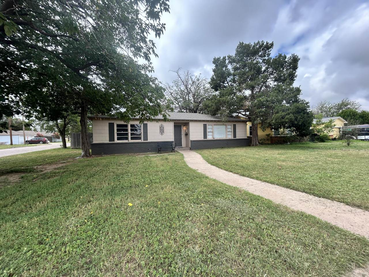 4301 32nd Street - Photo 1