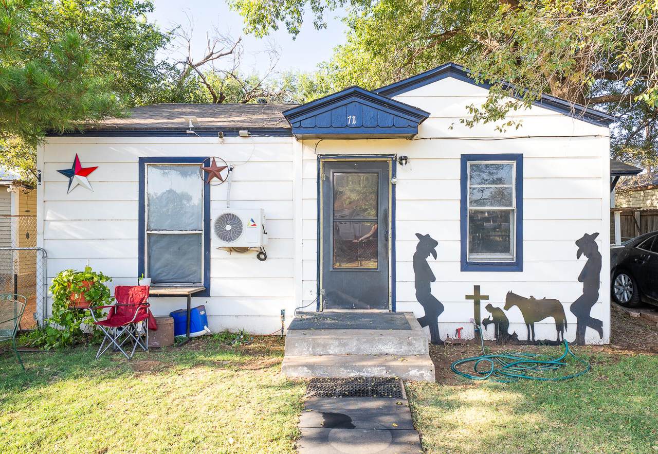 711 30th Street - Photo 1