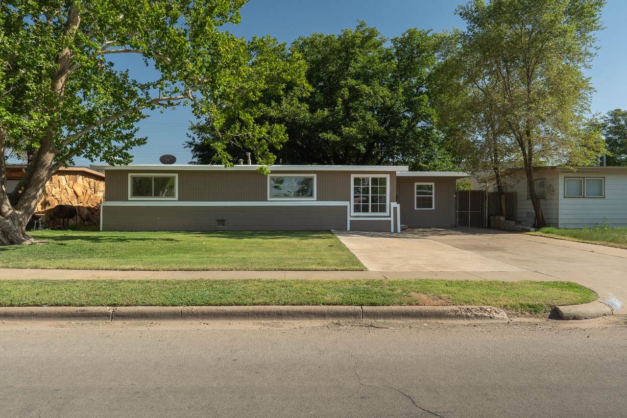 2105 48th Street - Photo 1