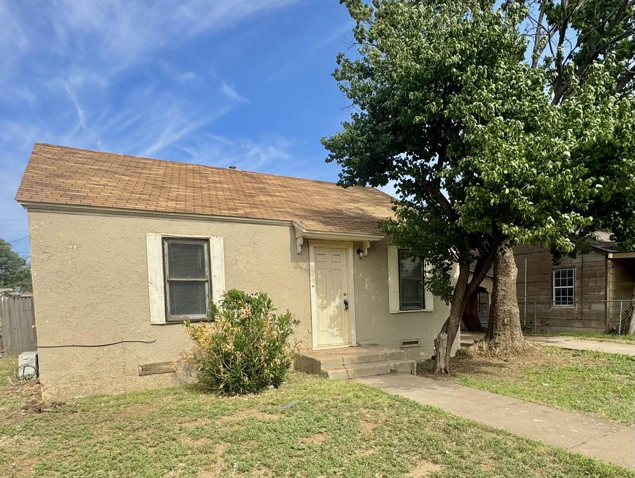 114 N Avenue V - Photo 1