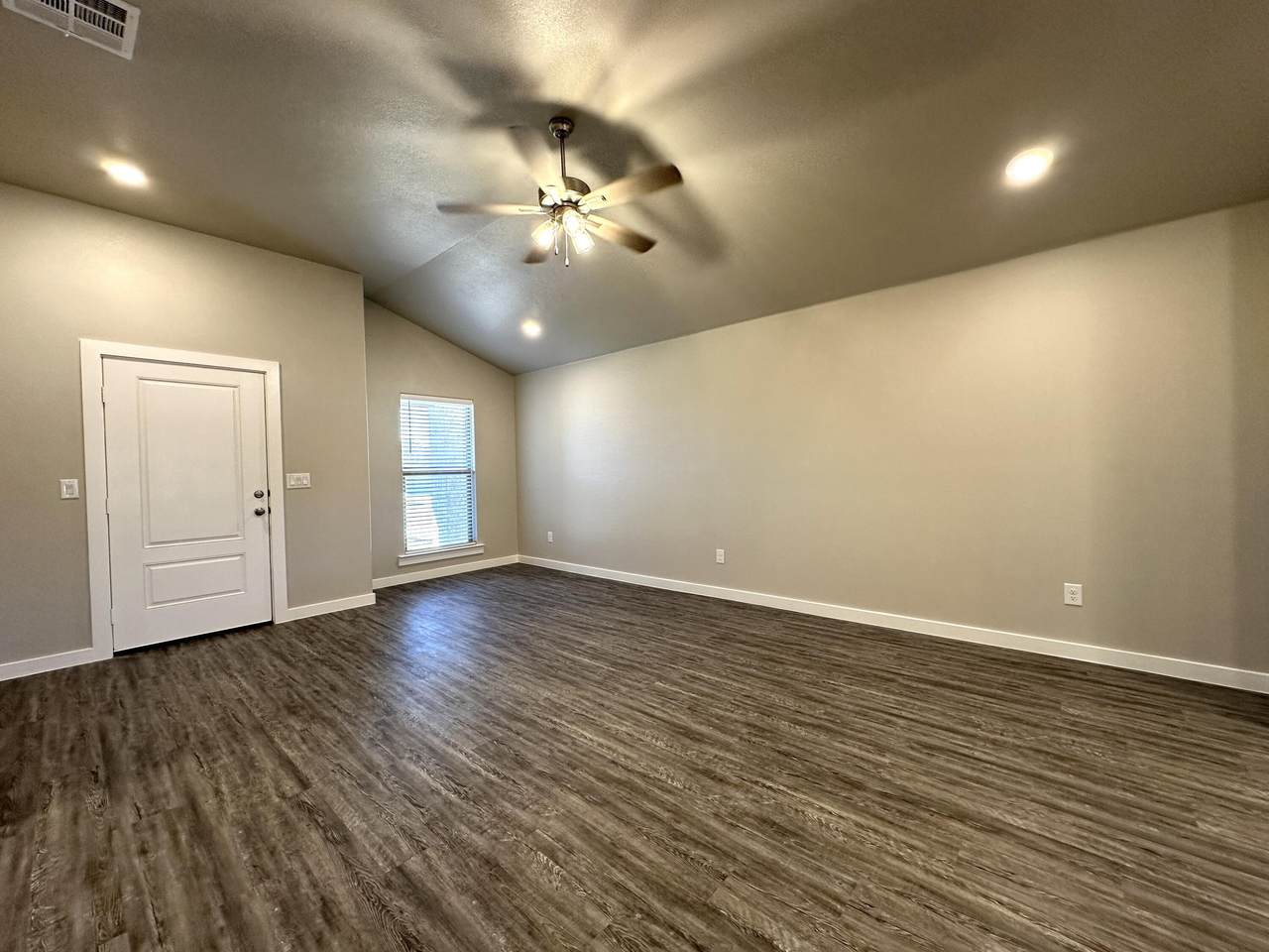 https://bt-photos.global.ssl.fastly.net/lubbock/1280_boomver_1_20260807213247930142000000-2.jpg