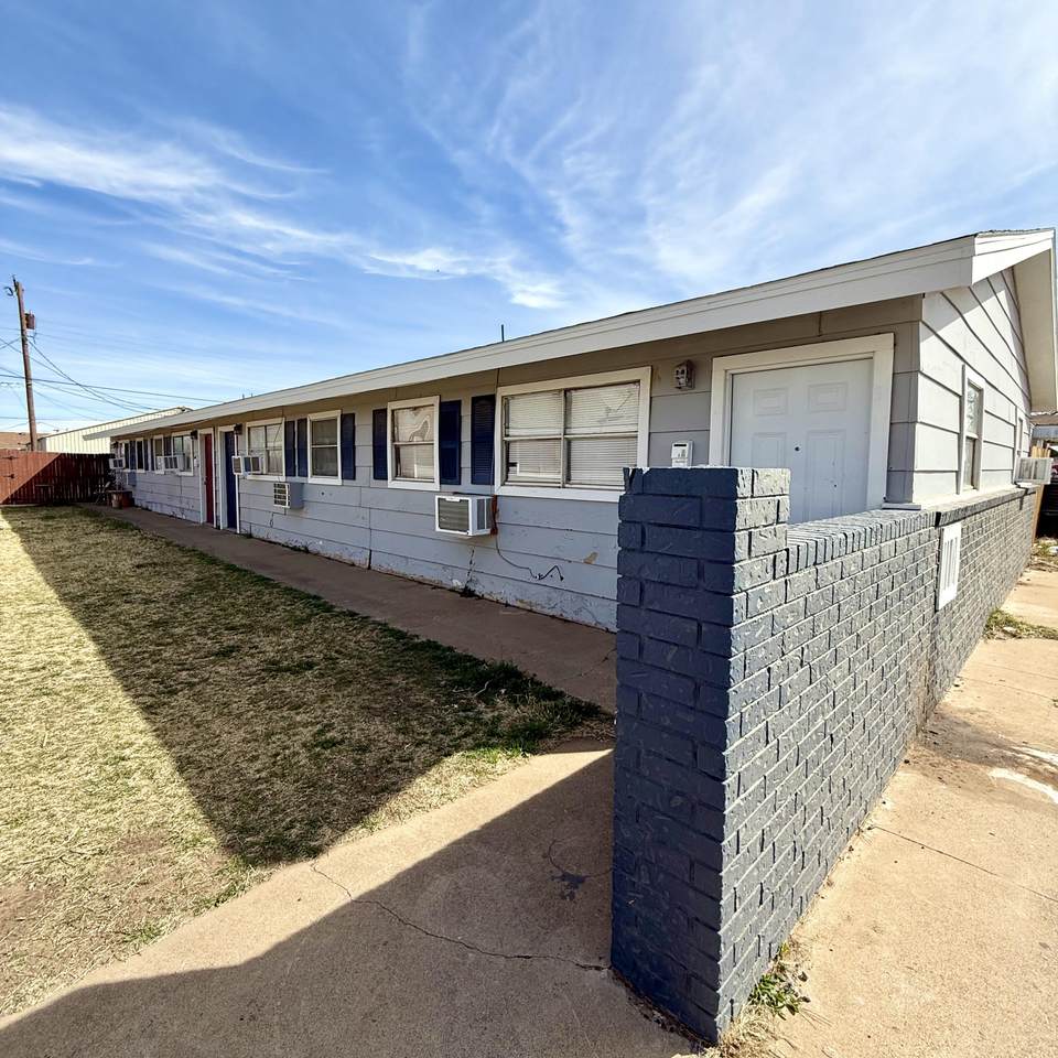 922 44th Street - Photo 1
