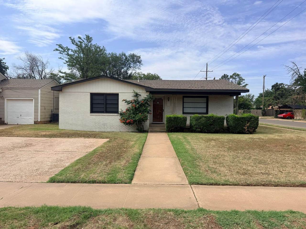 2319 32nd Street - Photo 1