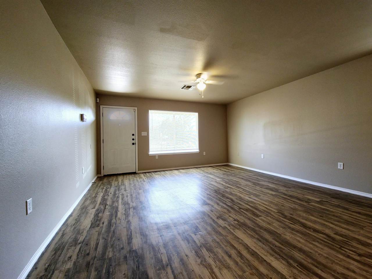 https://bt-photos.global.ssl.fastly.net/lubbock/1280_boomver_1_20260901125156184994000000-2.jpg