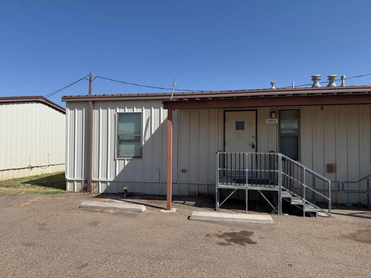 5925 Private Road 6575 - Photo 1