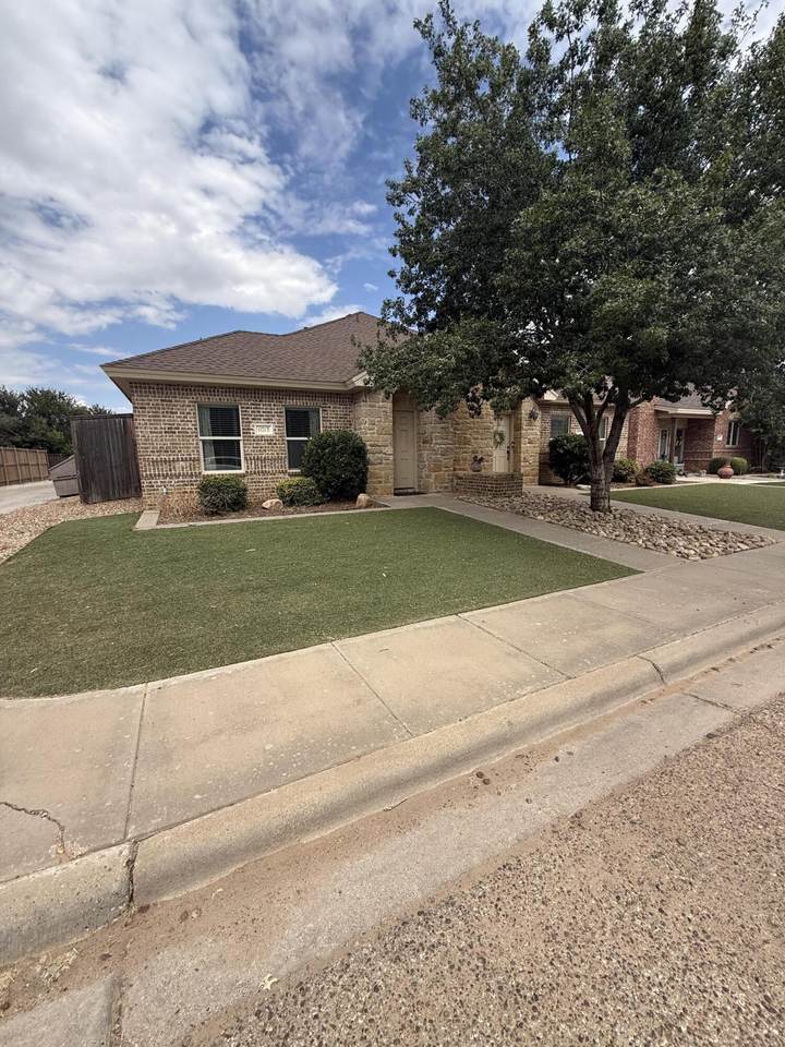 4424 106th Street - Photo 1