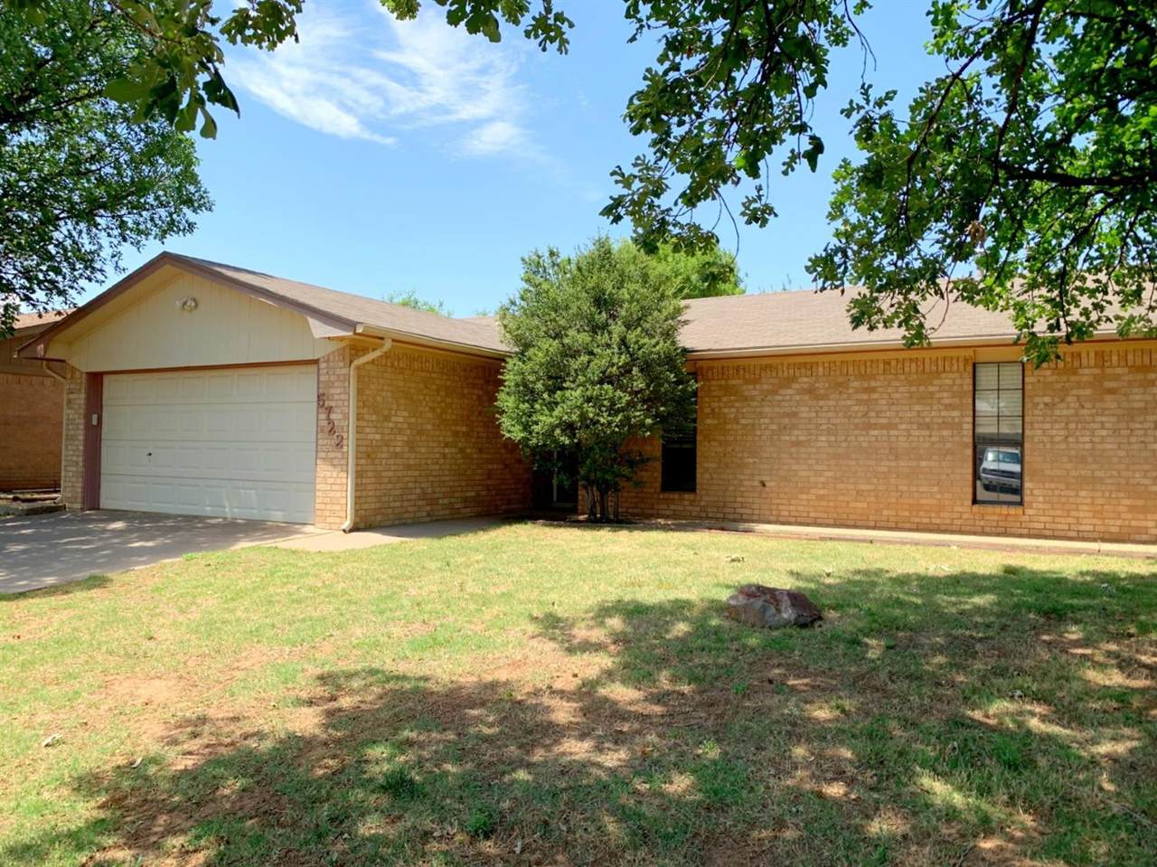 5722 93rd Street - Photo 1