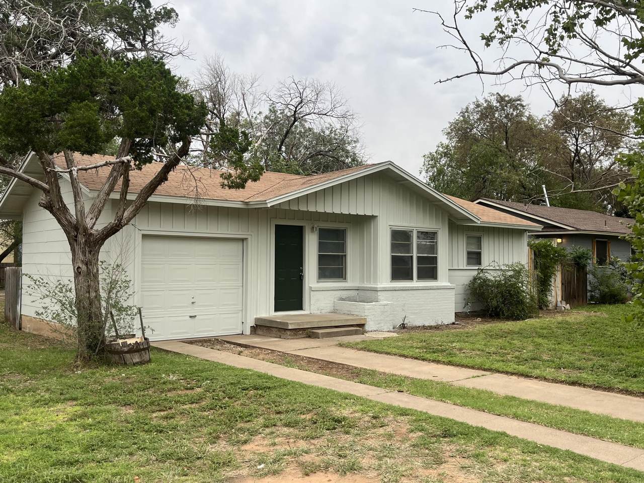 4601 Elgin Avenue - Photo 1