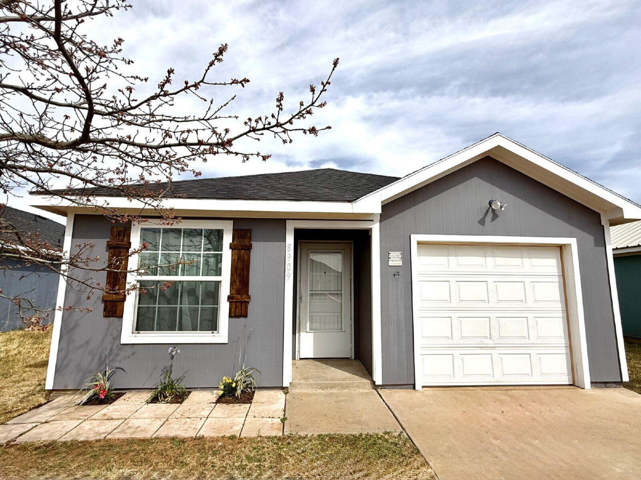 8909 Temple Avenue - Photo 1