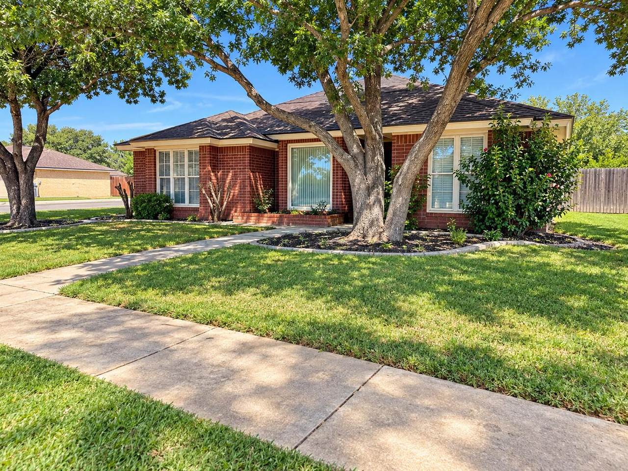 5604 95th Street - Photo 1