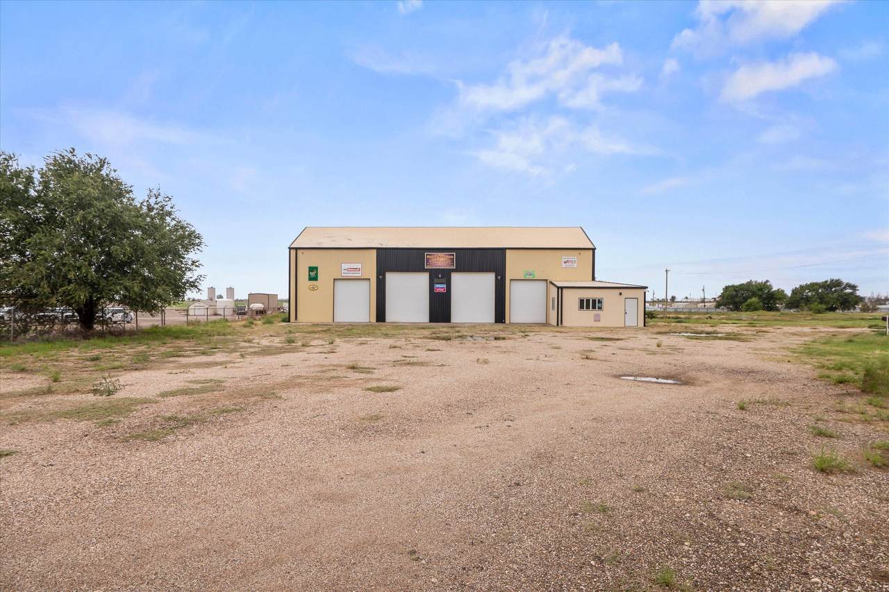 802 Seagraves Road - Photo 1