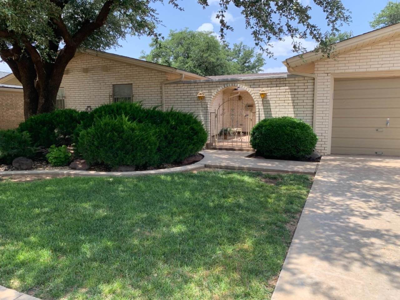 8104 Knoxville Avenue - Photo 1
