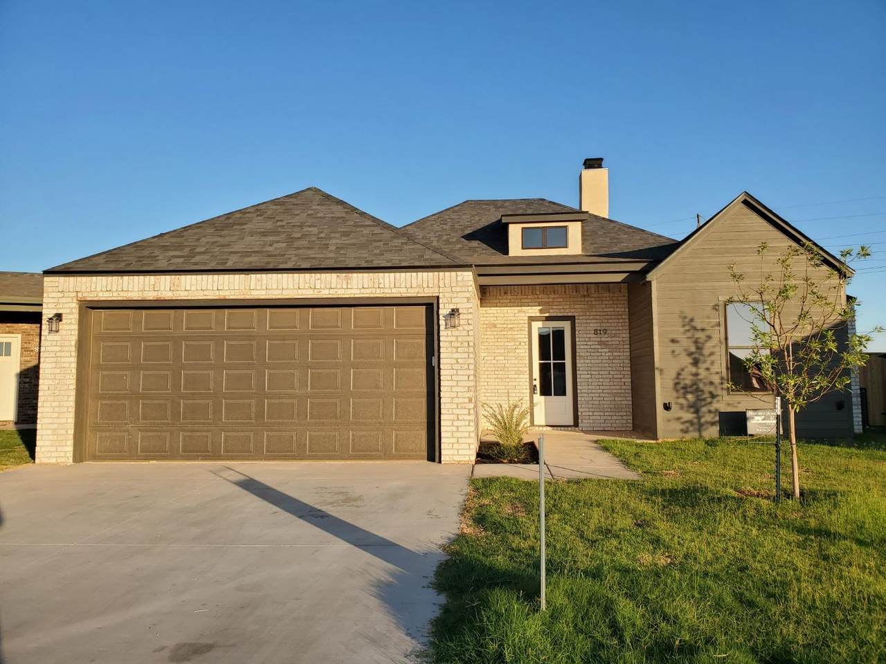 819 6th Circle - Photo 1